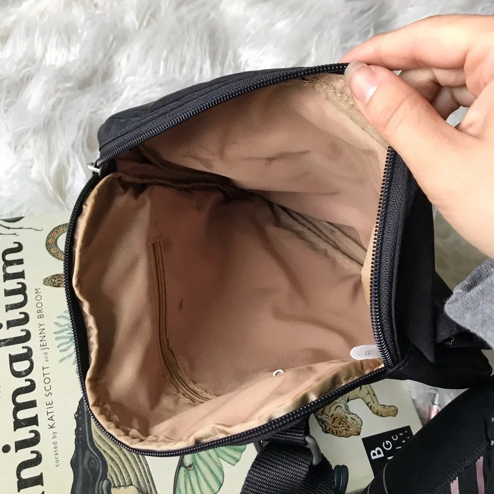 Baggallini‎ black canvas travel crossbody bag